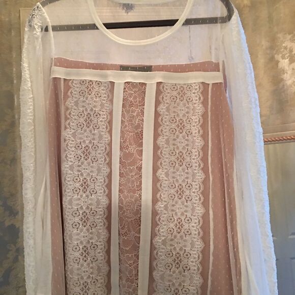 GORGEOUS WHITE BCBG with Nude Accents - Picture 6 of 8